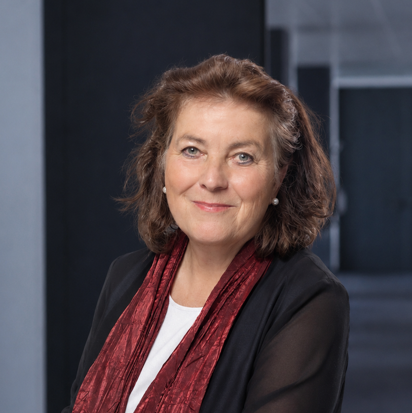 Portrait von Dr. Martina Rummel, erfahrener Coach und Programmdirektorin Leadership an der Management School St.Gallen. 