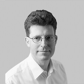 Porträt von Prof. Thomas Schmitt, erfahrener Coach und Programmdirektor Finance & Controlling bei der Management School St.Gallen. 