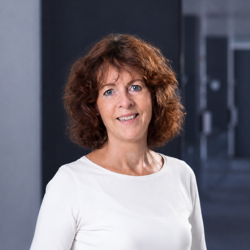 Porträt von Lydia Blau, erfahrener Coach und Programmdirektorin Personal Excellence an der Management School St.Gallen. 
