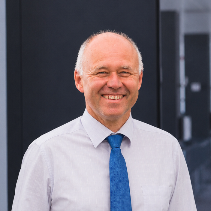 Porträt von Patrick Schmid, erfahrener Coach und Programmdirektor Projektmanagement  bei der Management School St.Gallen. 
