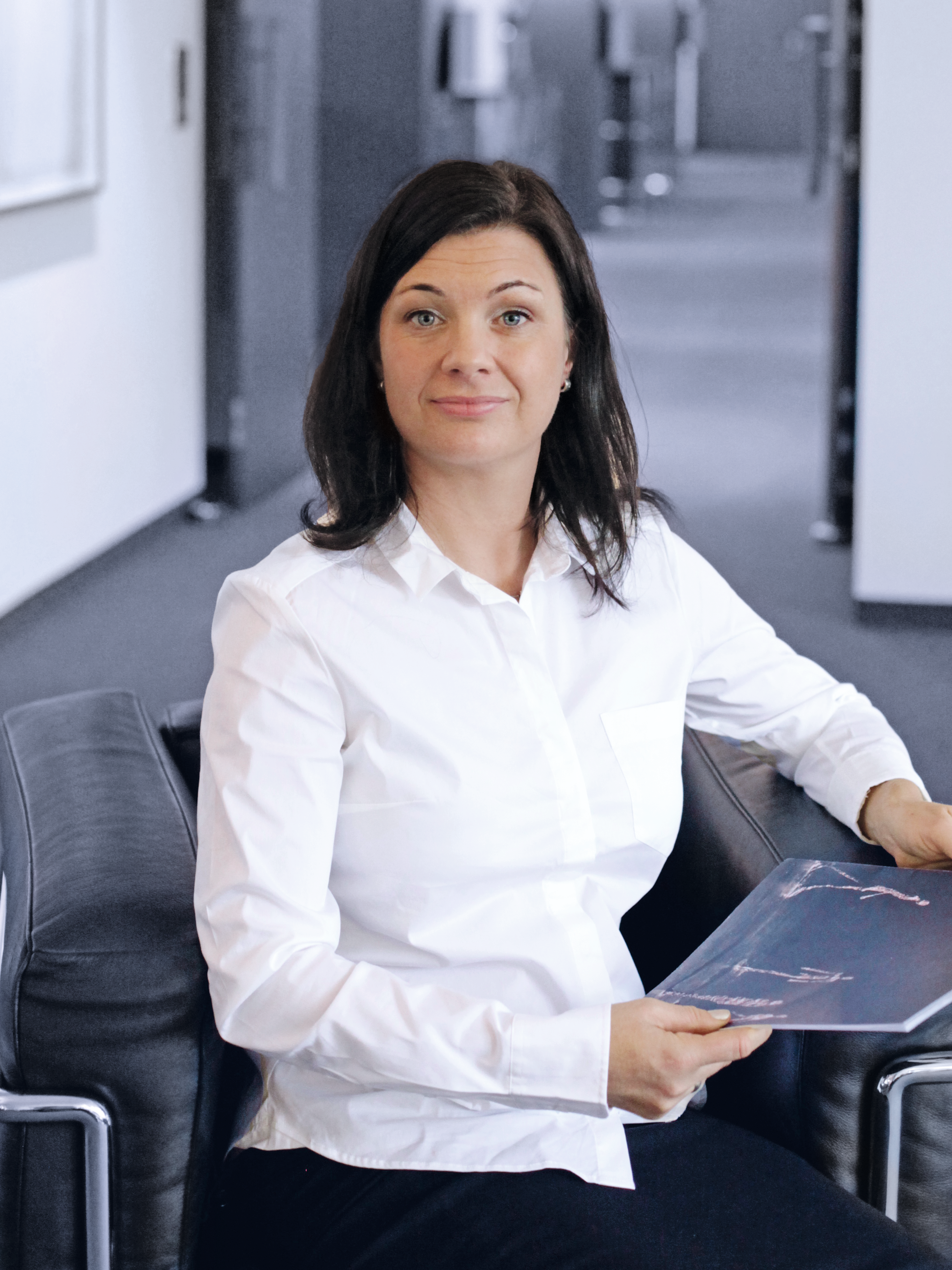 Portrait von Stephanie Kropf, Ansprechpartnerin für Beratung, Angebote und Konzepte bei der Management School St.Gallen.