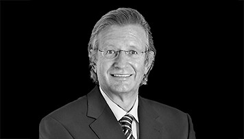 Portrait von Dr. Leonard Fopp, Autor der Denkpausen-Podcasts der Management School St.Gallen.