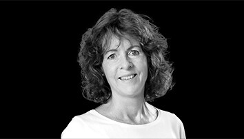 Portrait von Lydia Thea Blau, Autorin der Denkpausen-Podcasts der Management School St.Gallen.